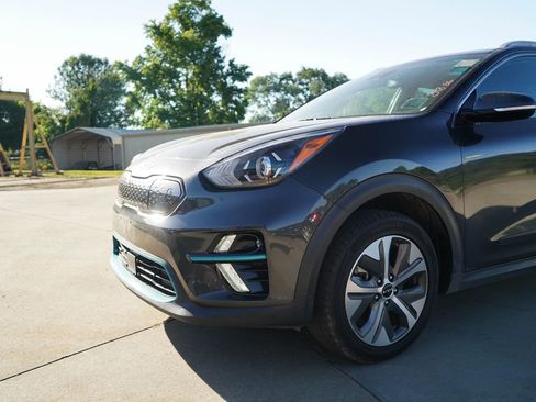 Used 2022 Kia Niro EX w/ Cold Weather Package FWD image 17