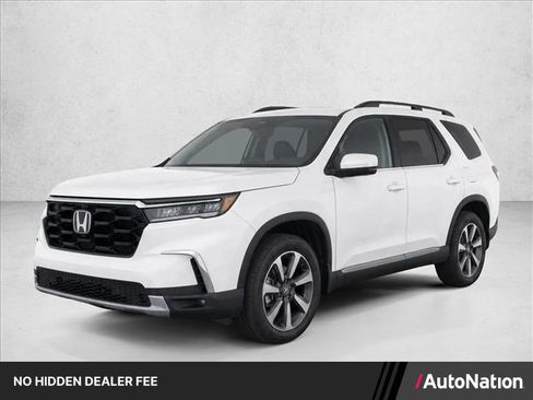 Used 2024 Honda Pilot Touring image 1