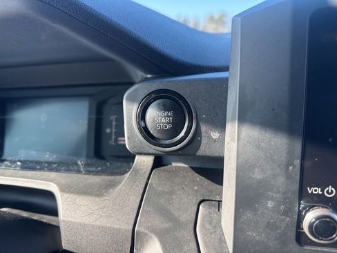 Used 2025 Toyota Tacoma SR image 19