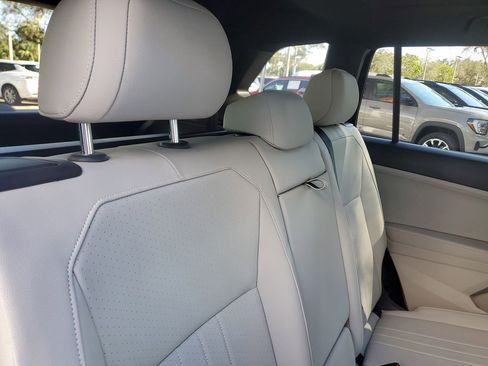 Used 2023 Volkswagen Tiguan SE R-Line image 25