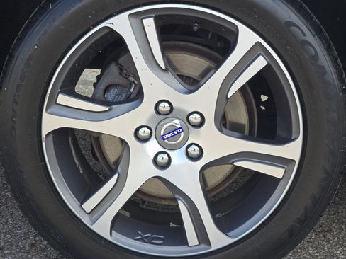 Used 2015 Volvo XC70 T6 w/ Proximity Package AWD/4WD image 15