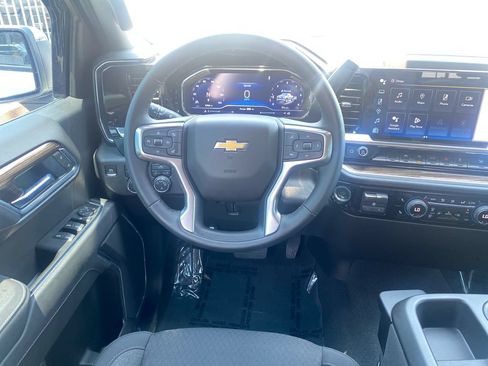 Used 2025 Chevrolet Silverado 1500 LT AWD/4WD image 13
