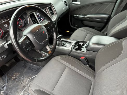 Used 2022 Dodge Charger SXT w/ Blacktop Package image 10
