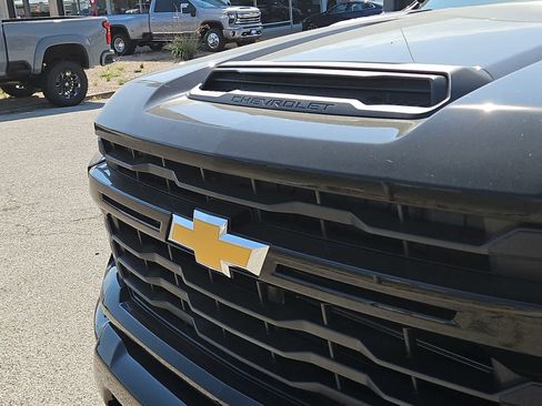Used 2025 Chevrolet Silverado 2500 Custom w/ Custom Convenience Package AWD/4WD image 17