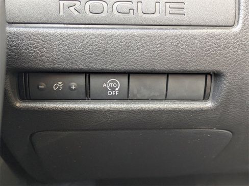 Used 2023 Nissan Rogue S image 22