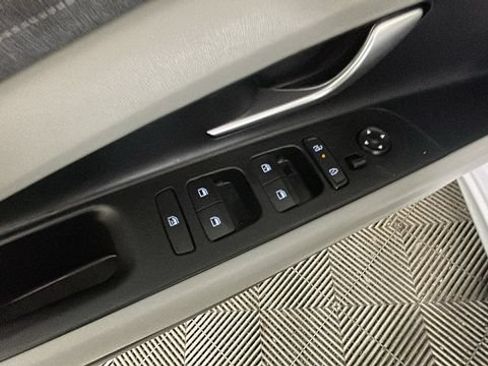 Used 2024 Hyundai Elantra Limited FWD image 11