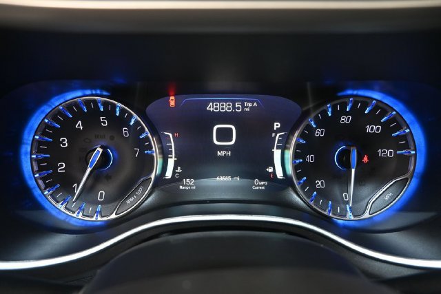 Used 2024 Chrysler Pacifica Touring-L FWD image 6