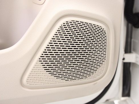 Certified 2025 Mercedes-Benz CLA 250 4MATIC image 24