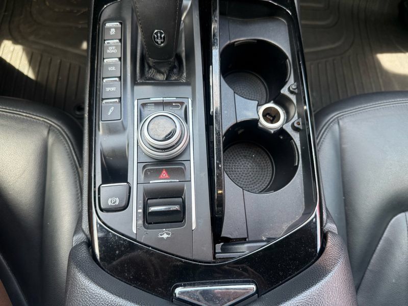 Used 2020 Maserati Levante S AWD/4WD image 33
