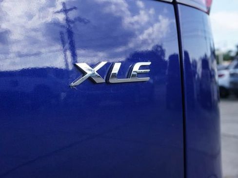 Used 2025 Toyota Corolla Cross XLE FWD image 7
