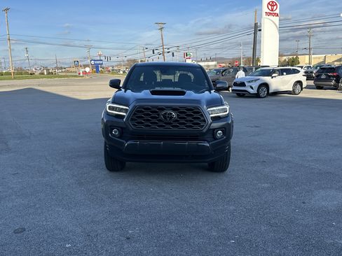 Certified 2023 Toyota Tacoma TRD Sport image 2