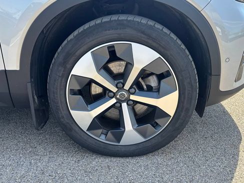 Certified 2023 Volvo XC40 B5 Plus w/ Driver Assist Package AWD/4WD image 32