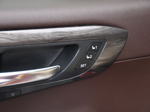 Used 2021 Toyota Highlander Limited FWD image 12