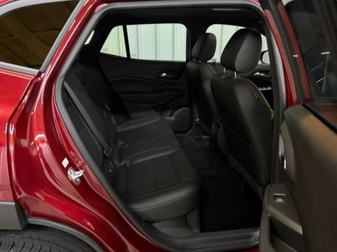Used 2025 Chevrolet Trax RS w/ Sunroof Package FWD image 13