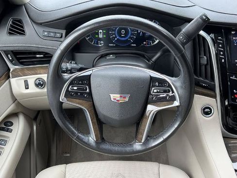 Used 2020 Cadillac Escalade Luxury AWD/4WD image 24