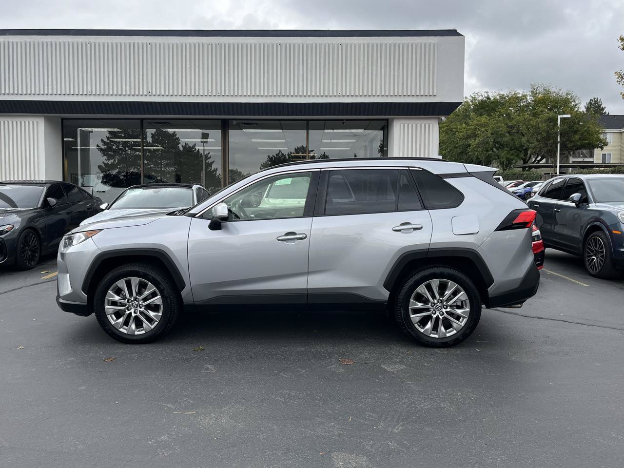 Used 2020 Toyota RAV4 XLE Premium AWD/4WD image 13