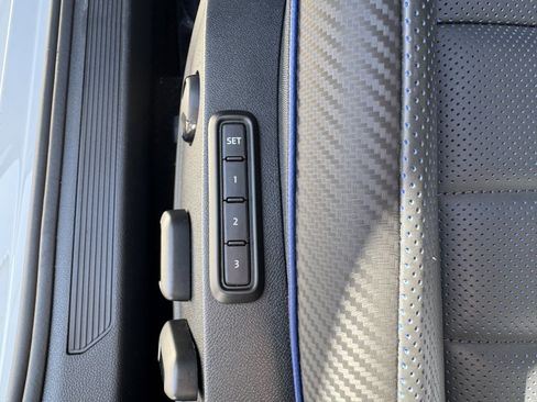 Used 2022 Volkswagen Golf R image 33