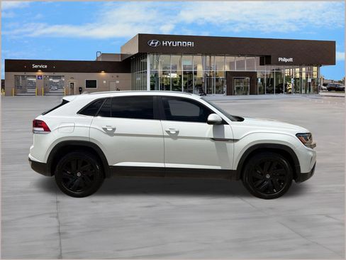 Used 2023 Volkswagen Atlas Cross Sport SE FWD image 8