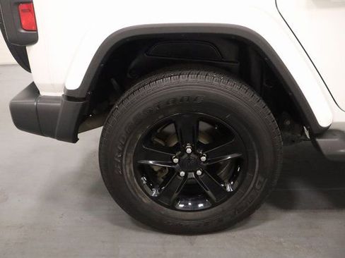 Used 2020 Jeep Wrangler Unlimited Sahara image 25