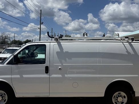 Used 2015 Chevrolet Express 2500 RWD image 11