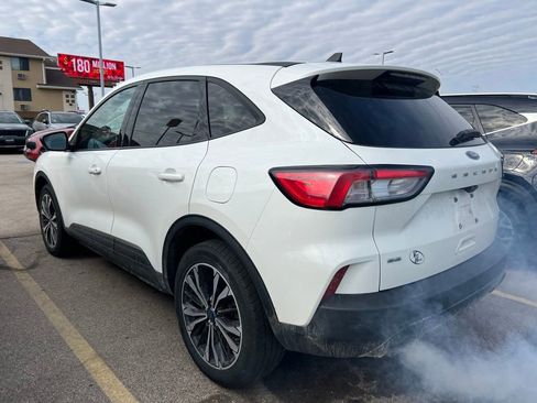 Used 2022 Ford Escape SE w/ SE Sport Appearance Package image 4