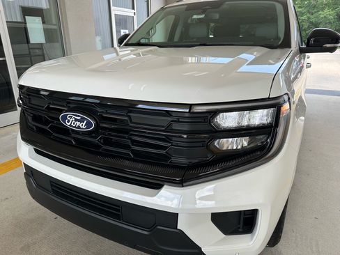 Used 2027 Ford Expedition Max Active AWD/4WD image 2