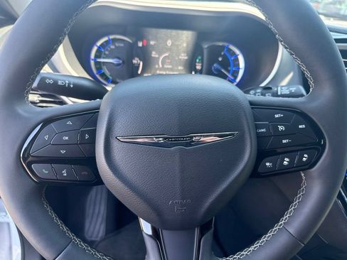 Used 2024 Chrysler Pacifica Limited FWD image 22