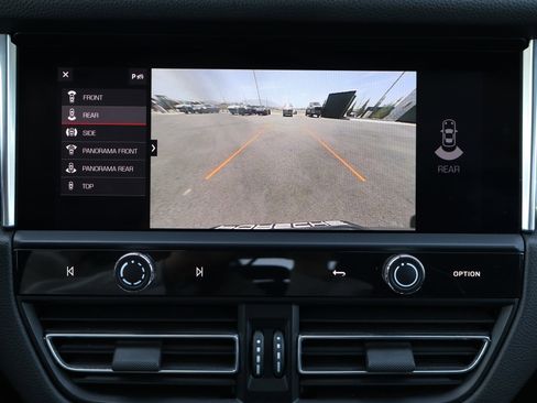 Certified 2023 Porsche Macan AWD/4WD image 17
