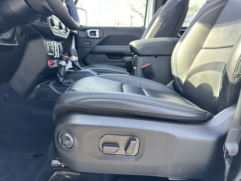 Used 2024 Jeep Wrangler Unlimited Rubicon 4xe image 11