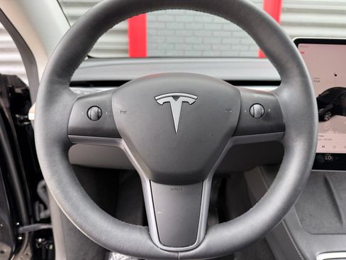 Used 2023 Tesla Model Y AWD image 28