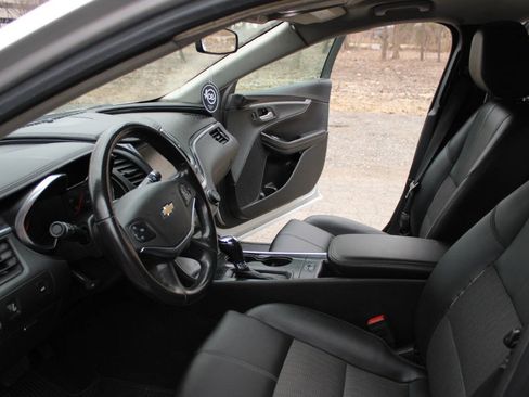 Used 2019 Chevrolet Impala LT FWD image 19