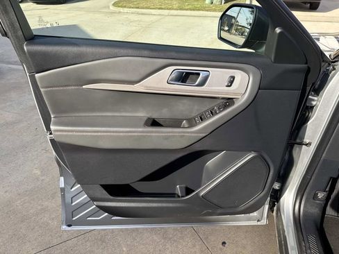 Used 2025 Ford Explorer Active w/ Active Comfort Package image 20