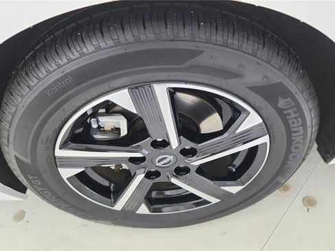 Certified 2025 Nissan Sentra SV FWD image 27