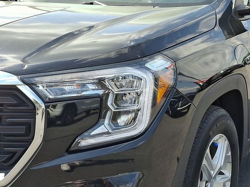 Used 2022 GMC Terrain SLE w/ Driver Convenience Package FWD image 9