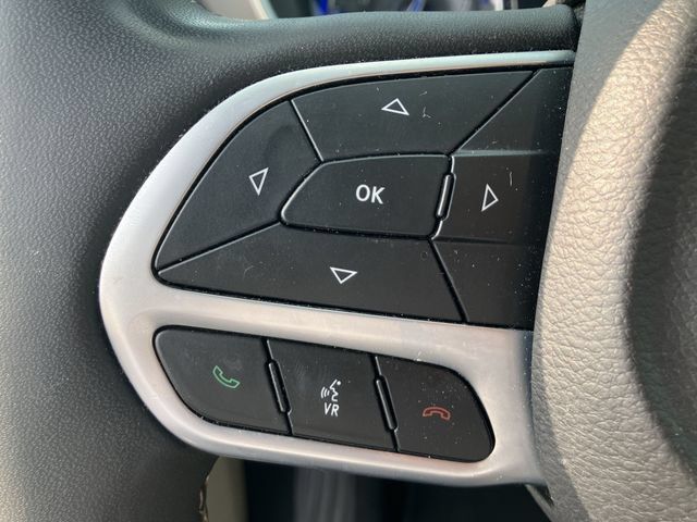 Used 2023 Chrysler Pacifica Touring-L FWD image 20