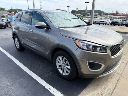 Used 2017 Kia Sorento LX FWD image 3