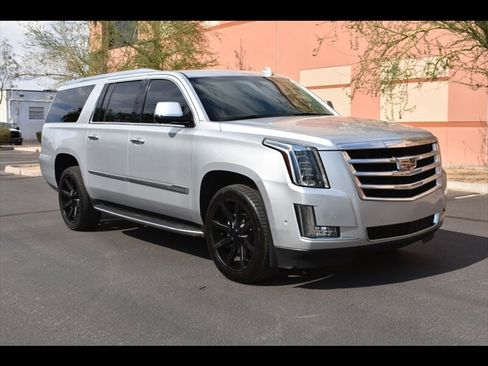 Used 2018 Cadillac Escalade ESV 2WD image 2
