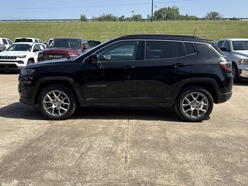 Used 2022 Jeep Compass Latitude AWD/4WD image 11