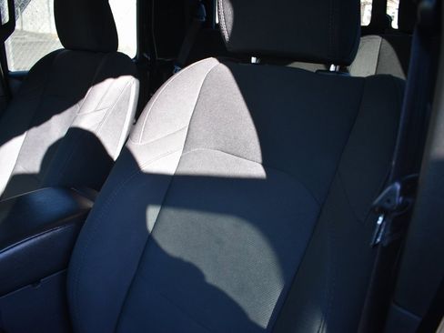 Used 2022 Jeep Gladiator Sport image 9