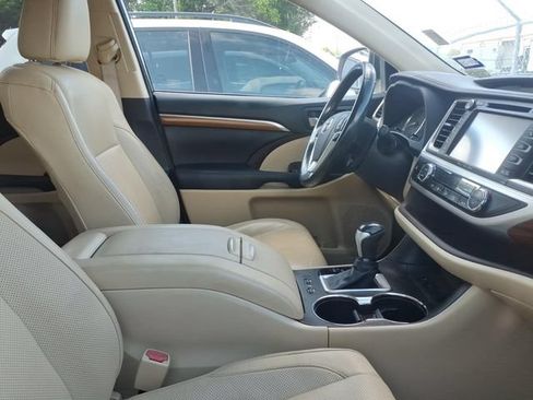 Used 2017 Toyota Highlander Limited FWD image 8