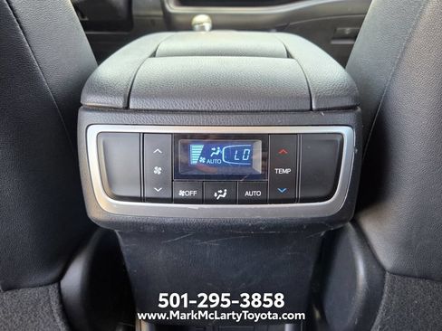 Used 2019 Toyota Highlander XLE AWD/4WD image 17