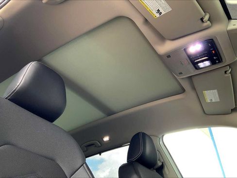 Used 2026 Volkswagen Atlas SE w/ Panoramic Sunroof Package FWD image 18