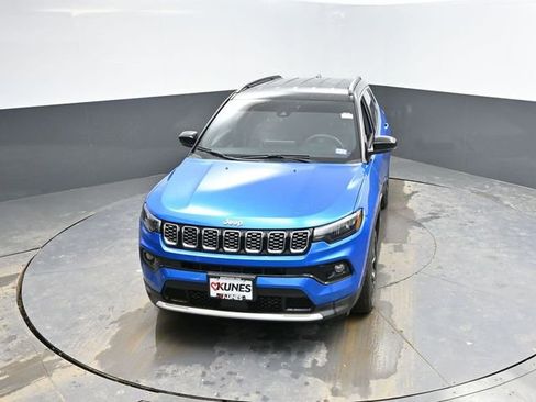 Used 2025 Jeep Compass Limited image 37