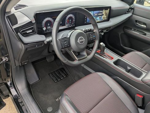 Certified 2025 Nissan Kicks SR image 13