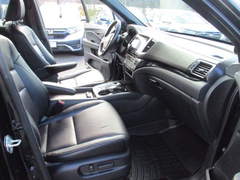 Certified 2020 Honda Ridgeline Black Edition image 16