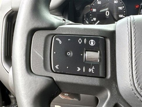 Used 2025 Land Rover Defender 110 V8 image 31