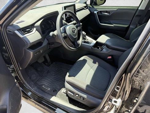 Used 2025 Toyota RAV4 XLE FWD image 12