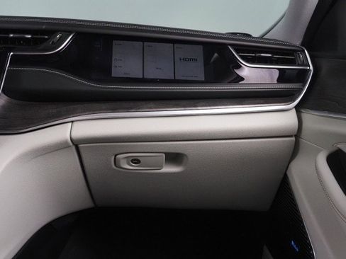 Used 2023 Jeep Grand Cherokee Overland image 48