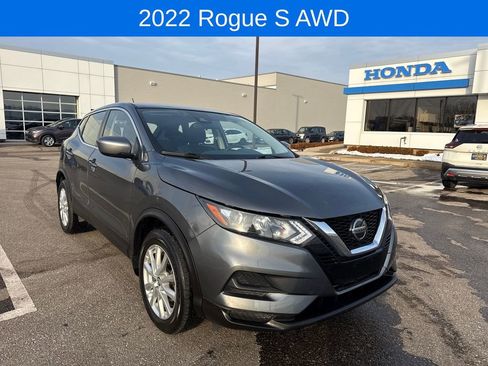 Used 2022 Nissan Rogue Sport S image 2
