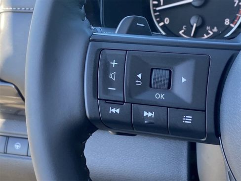 New 2025 Nissan Pathfinder SV image 32